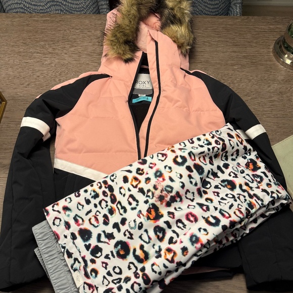 Roxy Other - Roxy Girls Ski Set Size L/12 - Pink Jacket and Multicolor pants